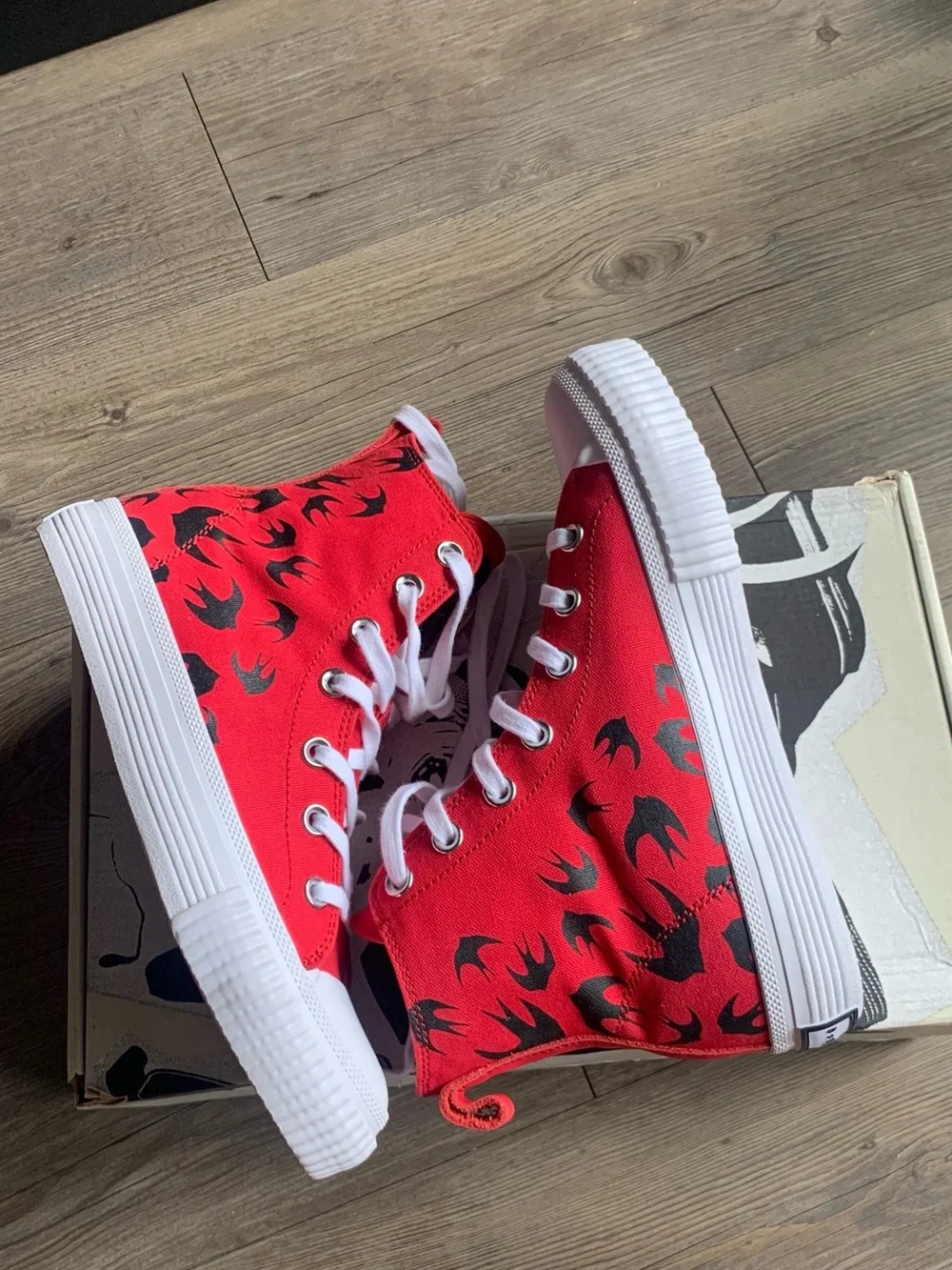 McQ Alexander McQueen Red Swallow High Top Sneaker Unisex 38 8 Womens
